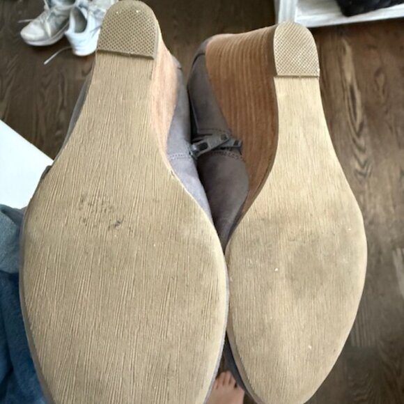 Report  Footwear bootie size 7 - Picture 4 of 5